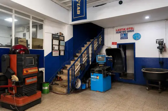 Karapınar Osb'de/ticari Değeri Yüksek/asma Katlı/satılık İşyeri 2