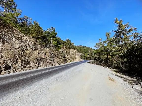 Havran Çakırdere'de Satılık Suyu Olan Asfalta Sıfır Bahçe 2