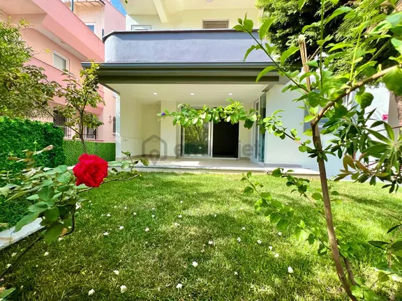 ✨ay Emlak'tan✨ Muhteşem Konumlu Kendine Ait Geniş Bahçeli Satılık 3+1 Müstakil Villa 2