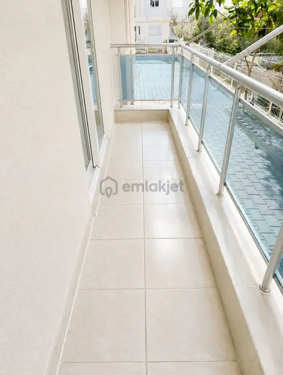 Otel Servislerine 50 Metre Zeki Vargün İlkokuluna Çok Yakın 2+1 2