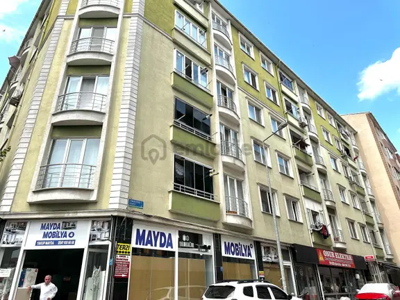 Remax Lavanda'dan Reşadi'yede Kiralık Ara Kat 2+1 Daire 1