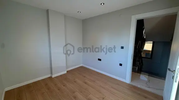 Truva Sitesinde 290 M² Arsa İçinde 5+1 Deniz & Merkez Yanında 1