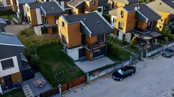 Truva Sitesinde 290 M² Arsa İçinde 5+1 Deniz & Merkez Yanında 1