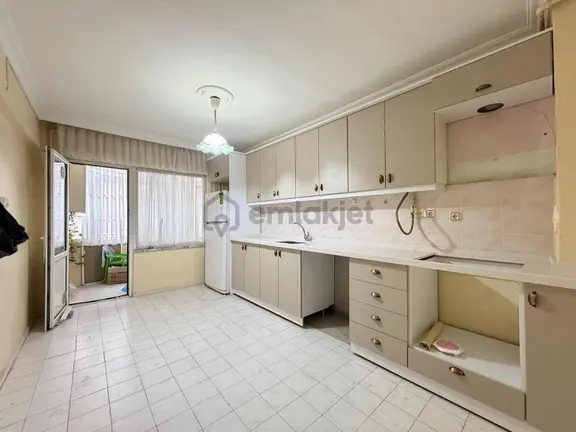 //revos// Muhittin Mahalesinde Geniş 3+1 Kiralık Daire //revos// 1