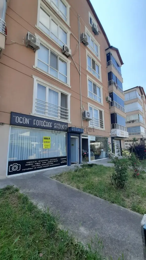 Emlacenter'dan Demirci De Kiralık Ana Yol Üstü 80 M2 Dükkan 2