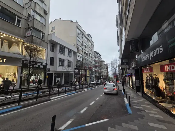 Ortahisar Kemerkaya'da Devren Kiralık 300 M2 Faal İşyeri 2