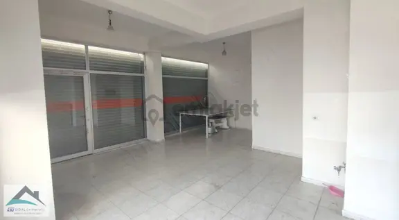 Atatürk Mahallesinde Park Cepheli Kiralık Dükkan 1
