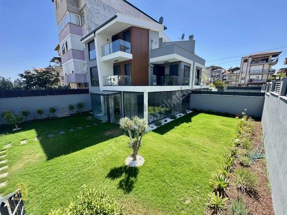Bornova Atatürk Mah Teraslı Sıfır 4+1 Tripleks Satılık Villa 1