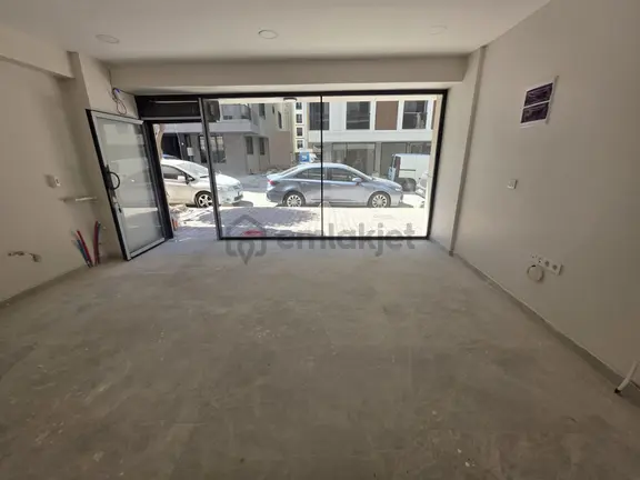Bahçelievler Caddeye Yakın Sıfır Binada Kiralık 30m2 Dükkan 1