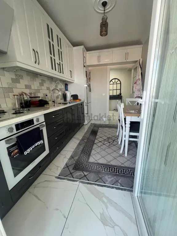 Küçükçekmece Atakent'te Satılık 3+1 Daire, 135 M², Doğa Ve Şehir Manzaralı, Güvenlikli Site İçi 1