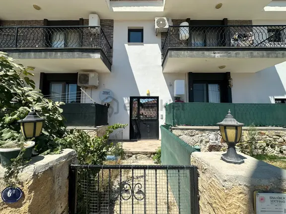 Foça Yenibağarası Mah. Eşyalı Kiralık 2+1 Daire 1