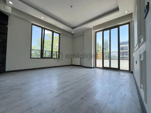 Yetkili Güç'ten İkizçay'da Ön Cephe Kombili Ayrı Mutfaklı Lüx Satılık 2+1 Daire 2