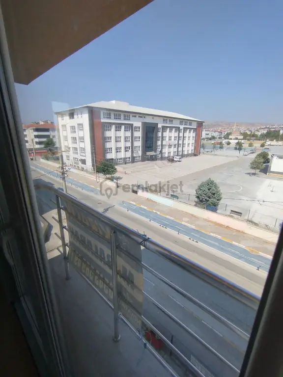 Paşaalanı Ercan Kıvrak İ.o. Karşısı 3+1 Boyalı Asansörlü Daire 1