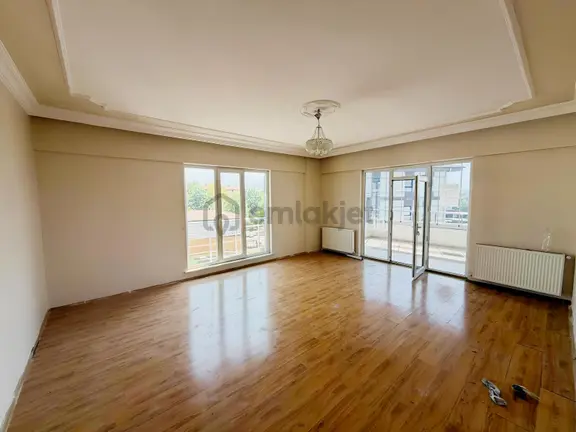Yusuf Karadağlı'dan Yeni Köy Garajı Civarı 3+1 Kiralık Daire 1