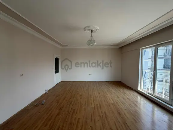 Yusuf Karadağlı'dan Yeni Köy Garajı Civarı 3+1 Kiralık Daire 2