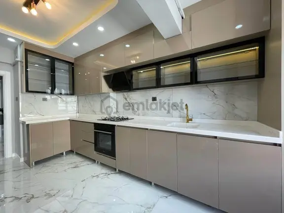 Beylikdüzü Merkez'de Aile Oturumuna Uygun 2+1 Ferah Ve Şık Daire 2