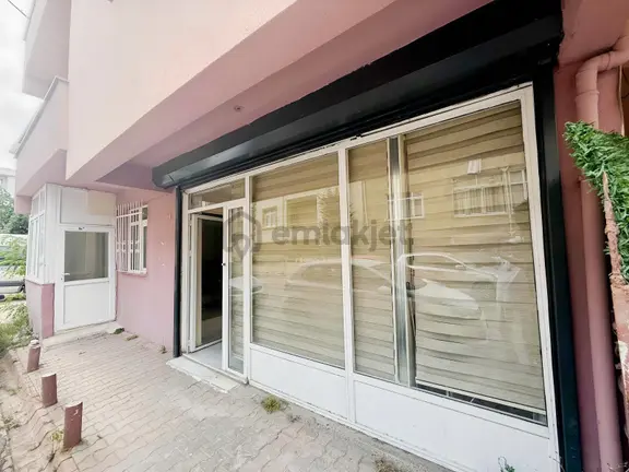 Sarıgazi Meclis Mah. De Ana Cadde Üzeri Kiralık Dükkan 1