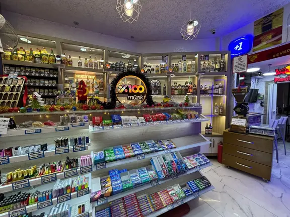 Güzelyalı Mithatpaşa Cadde Üzeri Yüksek Cirolu Oturmuş Müşterili 2