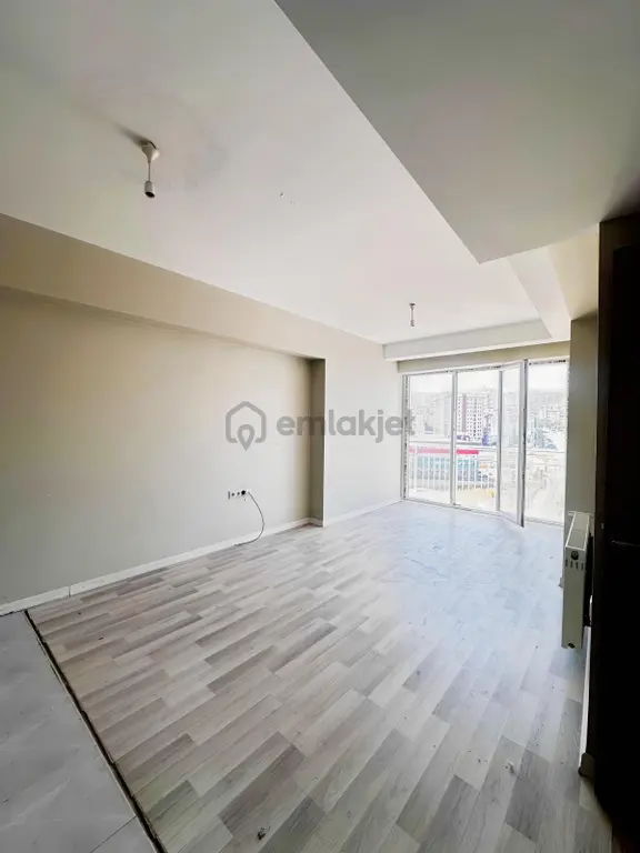 Metrobüse Yakın Güvenlikli Sitede 2+1 Kiralık Daire 2