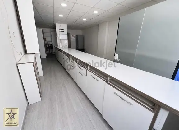Menderes Caddesinde Ön & Arka Girişli Satılık Dükkan 2