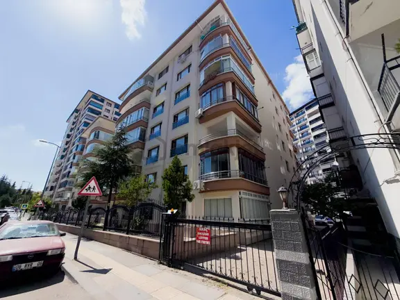 Kılıçsoy'dan Vatan Cad. Güloğlu Sitesi Ara Kat Asansörlü 3+1 1
