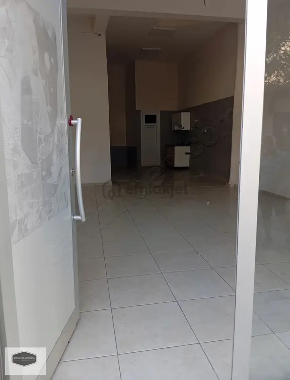 Erler Caddesin De 50 M2 Yüksek Tavan Her İş Koluna Uygun Dükkan 2