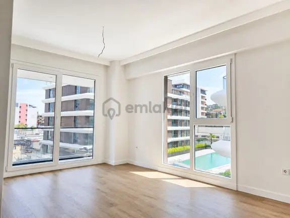 Elegantpark E1 Blokta Satılık Köşe Havuz Cepheli 1+1 1