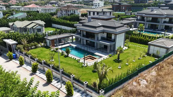 Remax Ten Tepekentte Sıfır Ultra Lüx 2000 M2 Arsa İçi 7+2 Villa 1