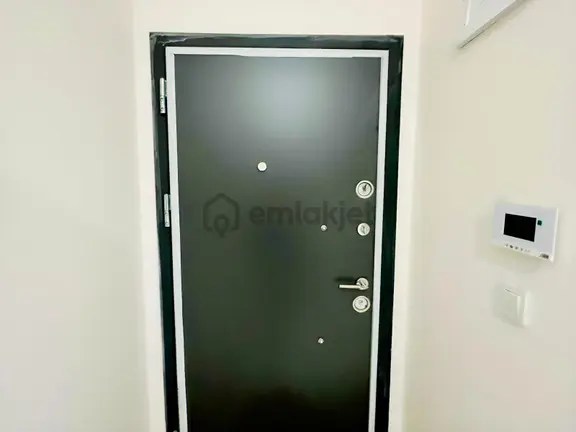 Merkezi Konumda Geniş Ve Kullanışlı Ön Cephe 1+1 Daire 2
