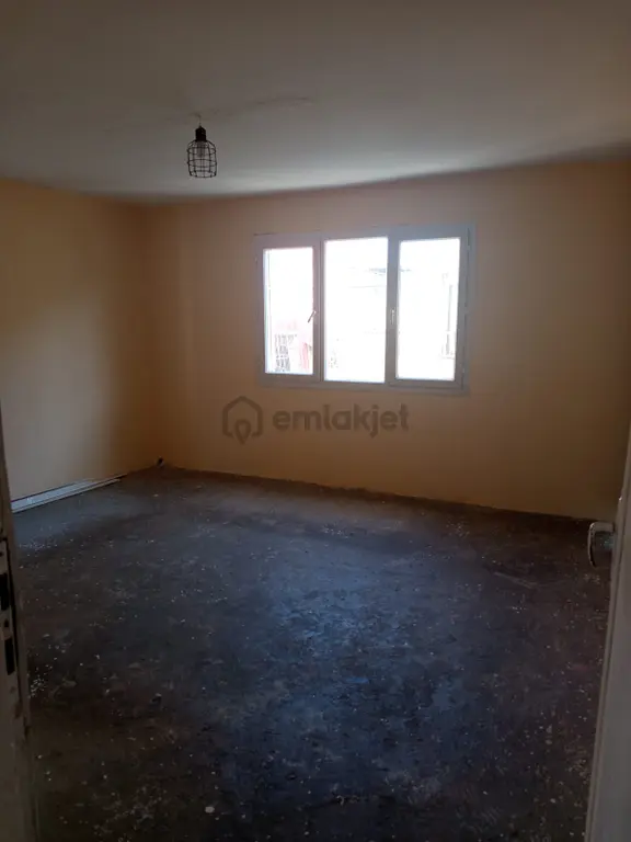Kiralık Aylık 2+1 Yeşilyurt 3kat Kapalı Mutfak Geniş 2balkon 8,000tl. 2