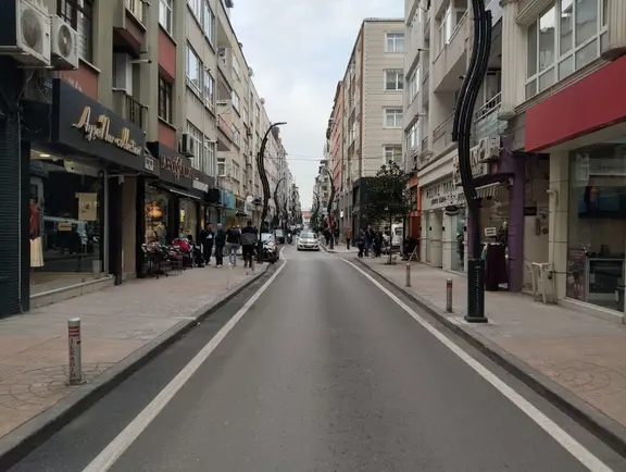 Gazi Cad. Köşe Konumda Yaya Ve Araç Trafiği Yoğun Konumda Mağaza 2