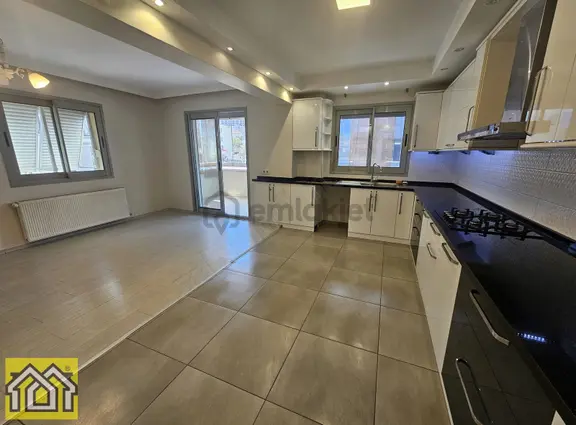 Korutürk Mah. 4+1 Önü Açık 15 Yıllık Bina Bakımlı Temiz Daire 1