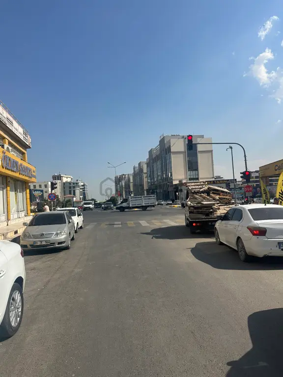 Valilik Karşisi Garantı Banka Yanında 2