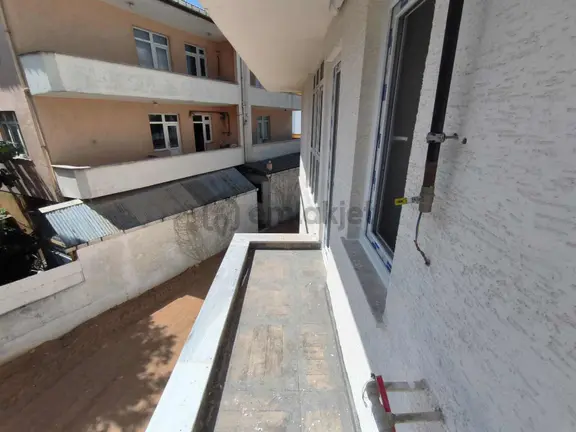 Sırasöğütler Mahallesinde Satılık 2+1 Ara Kat | Sıfır Asansörlü 2