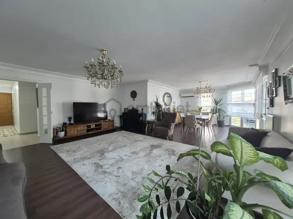 Fulya' Da 3+1 190 M2 2. Kat Çift Asansörlü Otoparklı Yangın Merdivenli Ebeveyn Banyolu Yenilenmiş 2