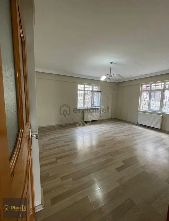 Yeşilova Merkezi Konum Masrafsız 130 M2 Masrafsız Büyük Daire 1