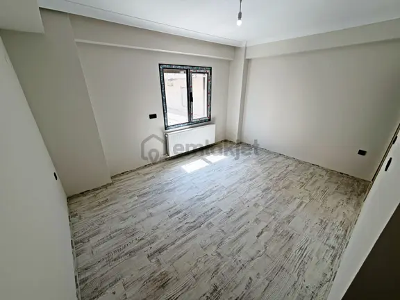 Aktif'ten Akçay Merkez'de Satılık Ebeveyn Banyolu Ön Cephe Lüx 2+1daire 2