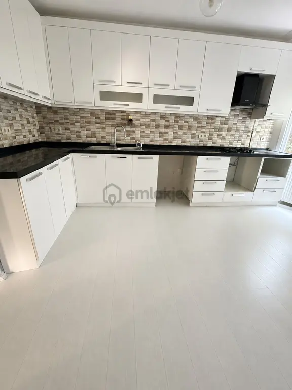 Güzel Sefakent Sitesinde Kiralık 3+1 Kiralık Daire 1