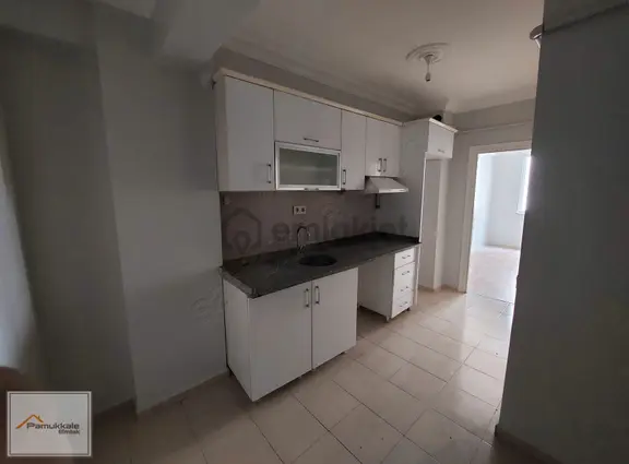 Seylap Caddesi Yakınında Asansörlü Satılık 1+1 Daire 1