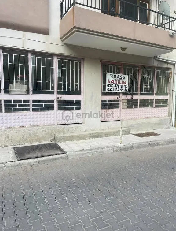 Kemalpaşa Merkezde Satılık Dükkan 1