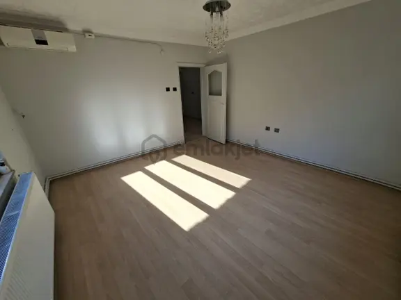 Yeşilova'da Sıfır Ayarında Komple Yenilenmiş Daire 2
