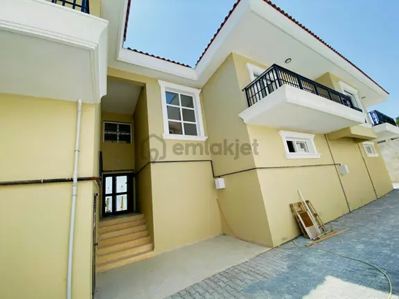 Söke Yenikent'te Çift Havuzlu Sitede Kiralık Sıfır 2+1 Daire 1