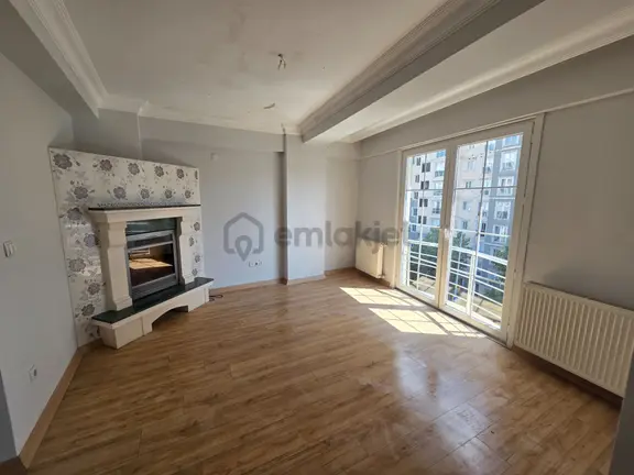 Gazıosmanpaşa Sarıgöl’de Satılık Doğu Cepheli 4+1 | 2 Banyo | Balkon | Teras 1