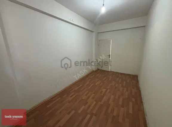 Tuzla Şifa Mah'da Merkezi Konum Kiralık 100m2 Dükkan 2