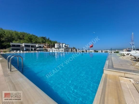 Didim Akbük'de Havuzlu Sitede Satılık Bahçe Katı Daire 1