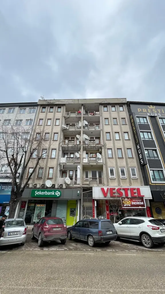 Ulucan'dan İnegöl Merkezde Satılık 2+1 Jakuzili 150m Daire 1