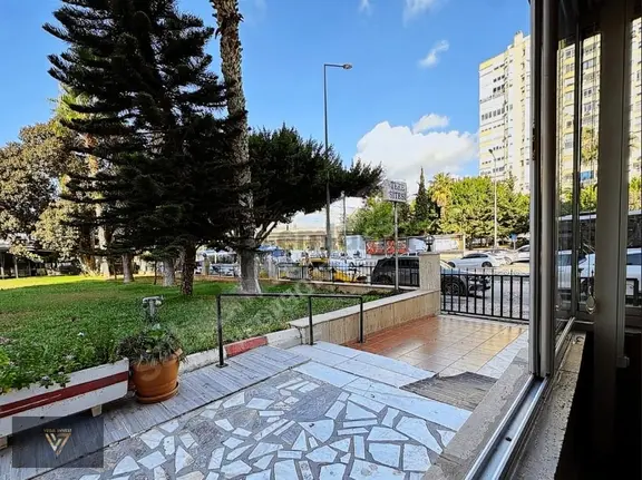 Araç Ve İnsan Trafiğinin En Yoğun Olduğu Bölgede Cafe&restorant 2