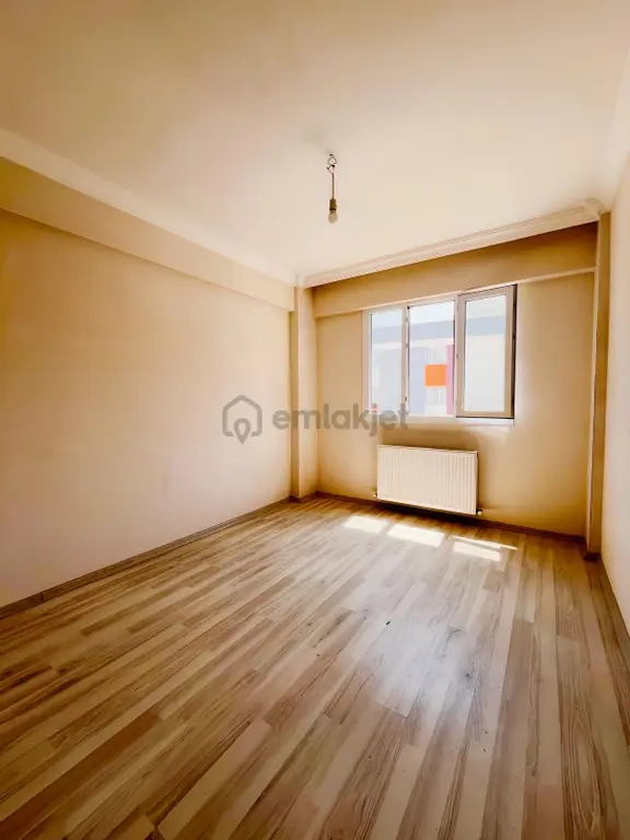 Nil Emlaktan Muradiye 2+1 Kapalı Mutfak Boyanıp Teslim Edilecek 2