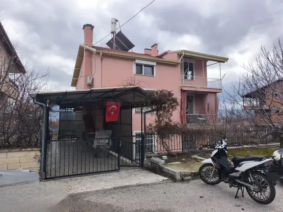 Isparta Mehmet Tönge Mahallesinde 3 Katlı Satılık Bina 1