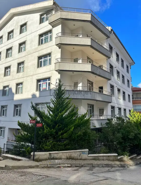 Akpınar Mh Asansörlü Kapalı Otopark 3 Cepheli Satılık 4+1 Daire 1